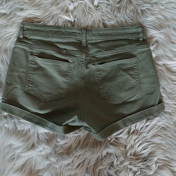 H&M Green Shorts - Picture 4 of 6